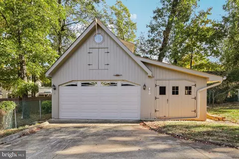 Exterior - 8751 Weir St, Manassas, VA 20110 photo 5 of 9