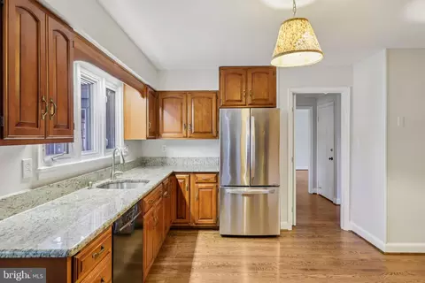 Kitchen - 8751 Weir St, Manassas, VA 20110 photo 4 of 4