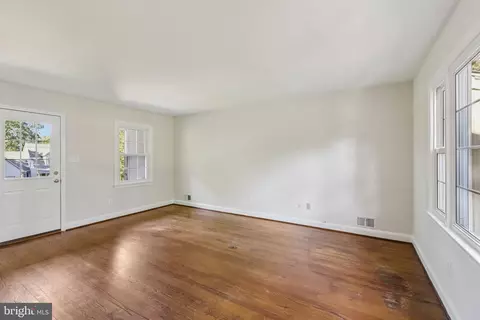 Living - 8751 Weir St, Manassas, VA 20110 photo 3 of 6