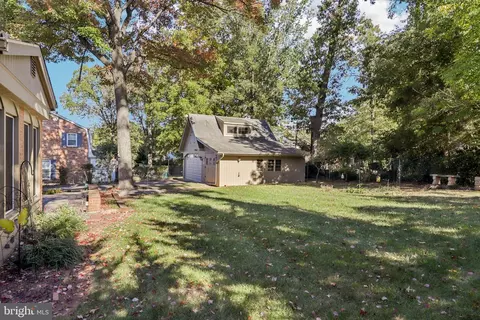 Exterior - 8751 Weir St, Manassas, VA 20110 photo 7 of 9