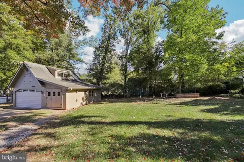 Exterior - 8751 Weir St, Manassas, VA 20110 photo 8 of 9