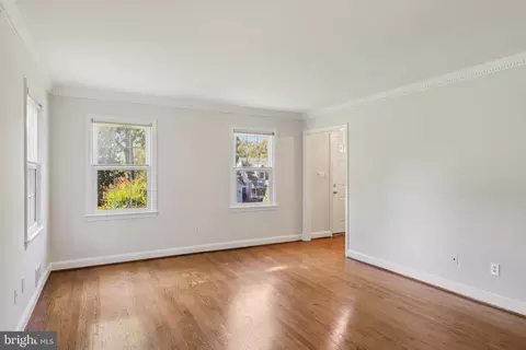 Living - 8751 Weir St, Manassas, VA 20110 photo 5 of 6