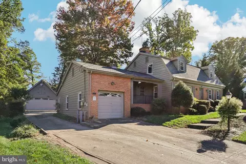 Exterior - 8751 Weir St, Manassas, VA 20110 photo 3 of 9