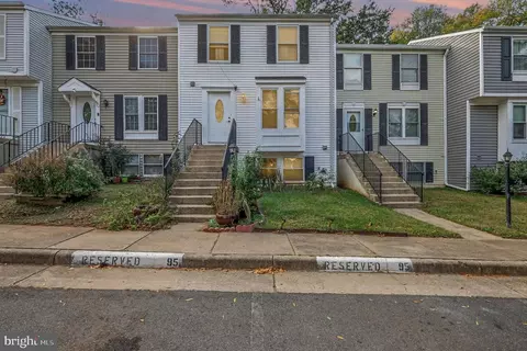 8494 Kirby St, Manassas, VA 20110