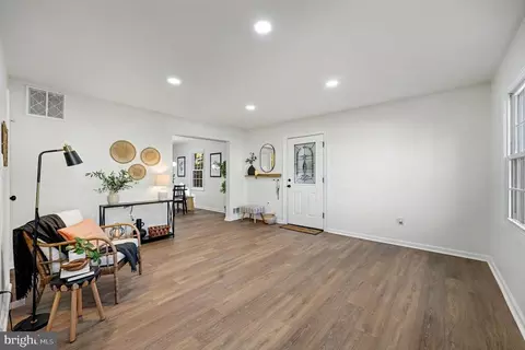 Entry Way - 9269 George St, Manassas, VA 20110 photo 2 of 3