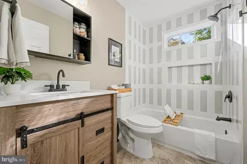 Bath - 9269 George St, Manassas, VA 20110 photo 1 of 1