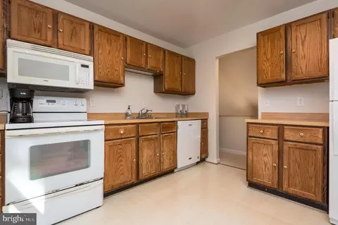 Kitchen - 9518 Sandy Ct, Manassas, VA 20110 photo 3 of 3