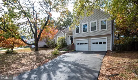 Exterior - 9518 Sandy Ct, Manassas, VA 20110 photo 3 of 13