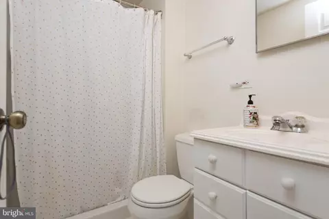 Bath - 9518 Sandy Ct, Manassas, VA 20110 photo 1 of 1