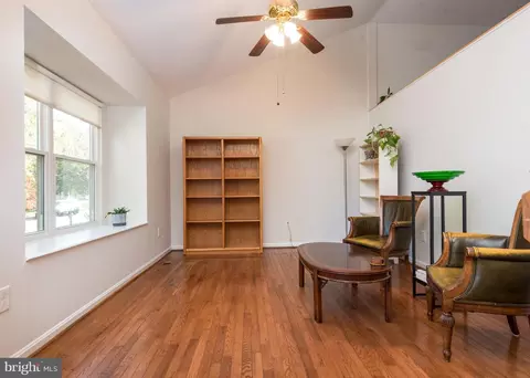 Living - 9518 Sandy Ct, Manassas, VA 20110 photo 1 of 2