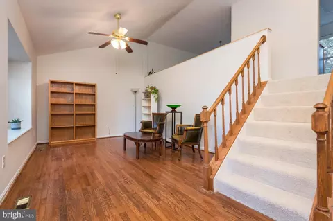 Living - 9518 Sandy Ct, Manassas, VA 20110 photo 2 of 2
