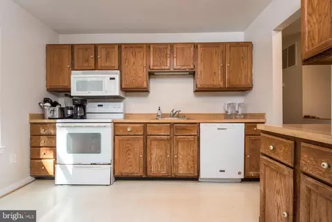 Kitchen - 9518 Sandy Ct, Manassas, VA 20110 photo 2 of 3