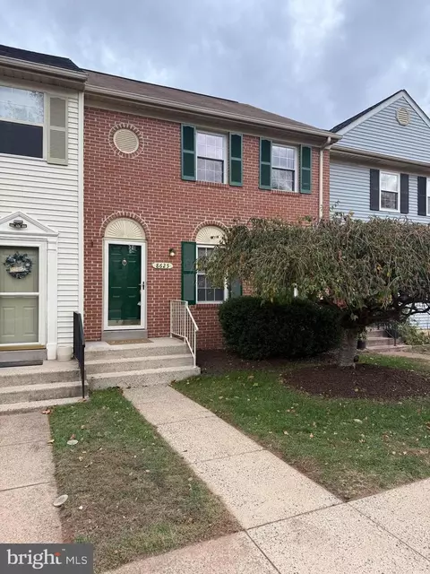 8625 Point Of Woods Dr, Manassas, VA 20110