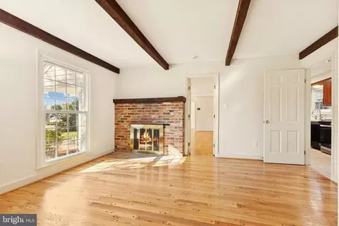 Living - 8794 Grant Ave, Manassas, VA 20110 photo 7 of 12