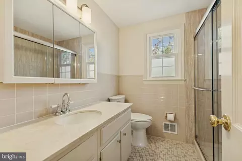 Bath - 8794 Grant Ave, Manassas, VA 20110 photo 5 of 7