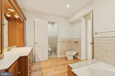 Bath - 8794 Grant Ave, Manassas, VA 20110 photo 2 of 7