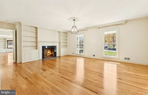 Living - 8794 Grant Ave, Manassas, VA 20110 photo 2 of 12