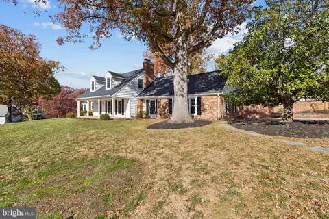 Exterior - 8794 Grant Ave, Manassas, VA 20110 photo 5 of 32