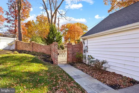 Exterior - 8794 Grant Ave, Manassas, VA 20110 photo 30 of 32