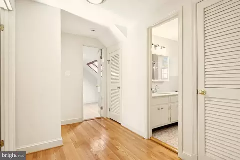 Entry Way - 8794 Grant Ave, Manassas, VA 20110 photo 5 of 7