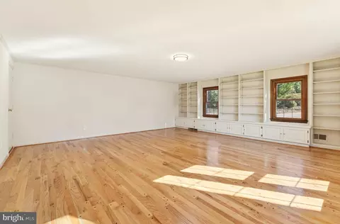 Living - 8794 Grant Ave, Manassas, VA 20110 photo 10 of 12