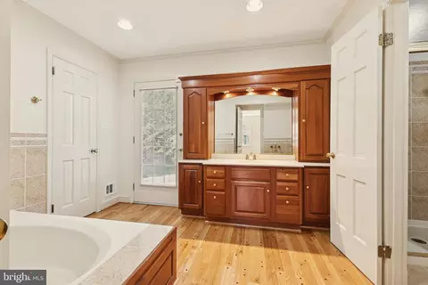 Bath - 8794 Grant Ave, Manassas, VA 20110 photo 4 of 7