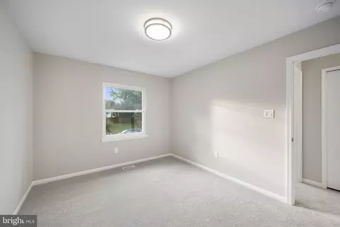 Bedroom - 8516 Cavalry Ln, Manassas, VA 20110 photo 3 of 5