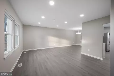 Living - 8516 Cavalry Ln, Manassas, VA 20110 photo 2 of 2