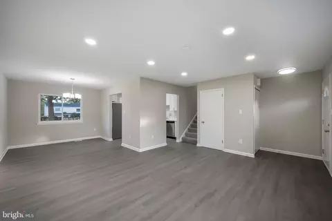 Living - 8516 Cavalry Ln, Manassas, VA 20110 photo 1 of 2