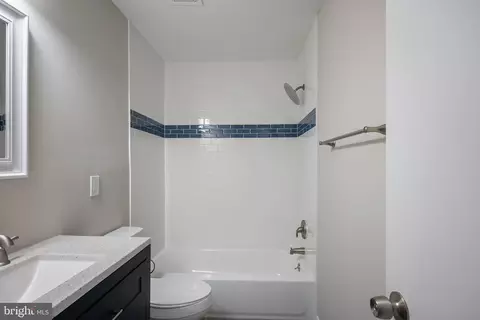 Entry Way - 8516 Cavalry Ln, Manassas, VA 20110 photo 2 of 4