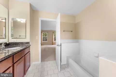 Entry Way - 10140 Forest Hill Cir, Manassas, VA 20110 photo 7 of 10