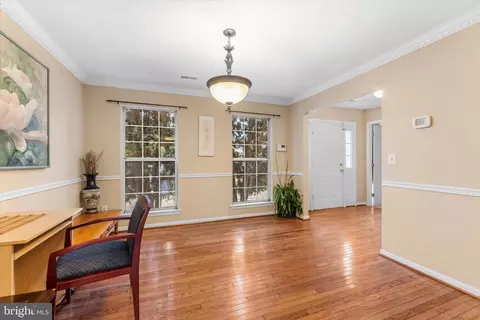 Entry Way - 10140 Forest Hill Cir, Manassas, VA 20110 photo 3 of 10