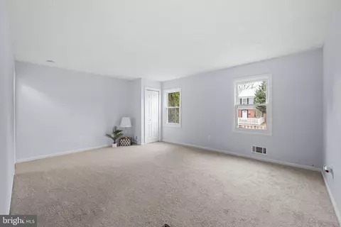 Living - 9636 Aspen Pl, Manassas, VA 20110 photo 5 of 5