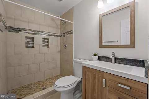Bath - 9636 Aspen Pl, Manassas, VA 20110 photo 3 of 4