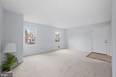 Living - 9636 Aspen Pl, Manassas, VA 20110 photo 4 of 5