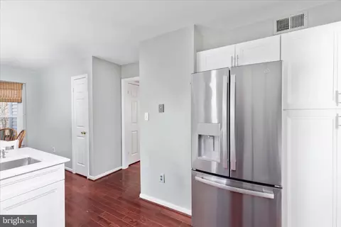 Entry Way - 10283 Cedar Ridge Dr, Manassas, VA 20110 photo 3 of 7