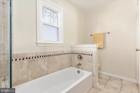 Bath - 10283 Cedar Ridge Dr, Manassas, VA 20110 photo 4 of 6