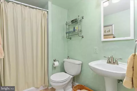 Bath - 10283 Cedar Ridge Dr, Manassas, VA 20110 photo 6 of 6