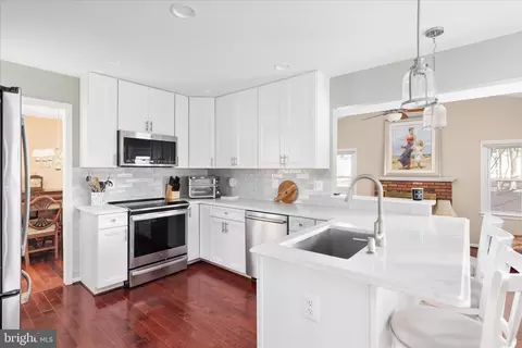 Kitchen - 10283 Cedar Ridge Dr, Manassas, VA 20110 photo 2 of 3