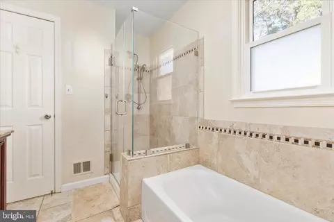 Bath - 10283 Cedar Ridge Dr, Manassas, VA 20110 photo 5 of 6