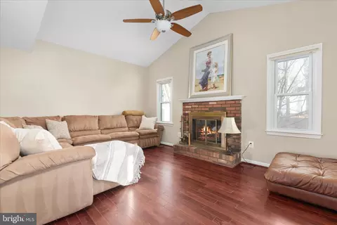 Living - 10283 Cedar Ridge Dr, Manassas, VA 20110 photo 4 of 4