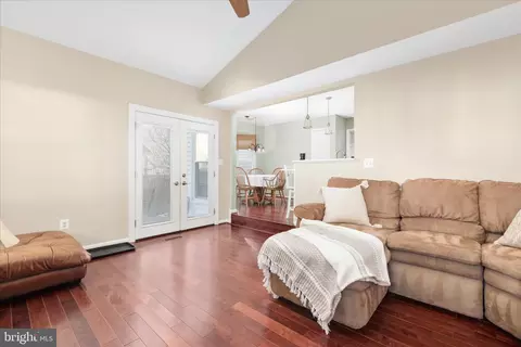 Entry Way - 10283 Cedar Ridge Dr, Manassas, VA 20110 photo 4 of 7