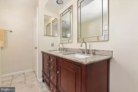Entry Way - 10283 Cedar Ridge Dr, Manassas, VA 20110 photo 6 of 7