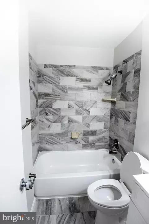 Bath - 9278 Taney Rd, Manassas, VA 20110 photo 2 of 5