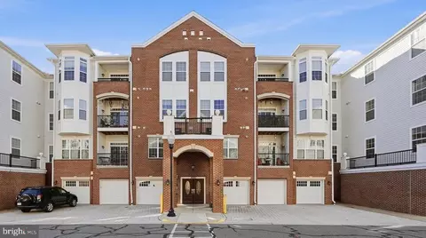 9202 Charleston Dr #406, Manassas, VA 20110