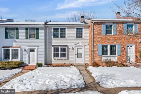 8392 Shady Grove Cir, Manassas, VA 20110
