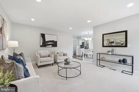 Living - 10162 Corydalis Ct, Manassas, VA 20110 photo 6 of 6