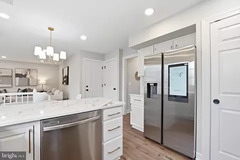 Kitchen - 10162 Corydalis Ct, Manassas, VA 20110 photo 5 of 5