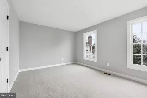 Bedroom - 10162 Corydalis Ct, Manassas, VA 20110 photo 4 of 9