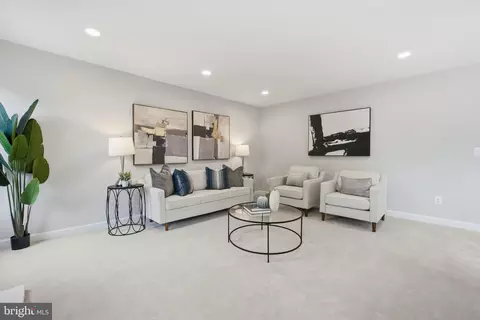Living - 10162 Corydalis Ct, Manassas, VA 20110 photo 5 of 6